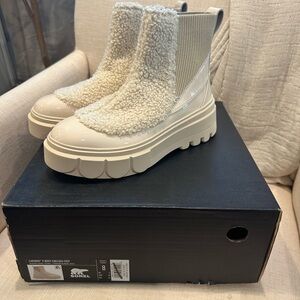 Sorel Women's White and Cream Winter Boots